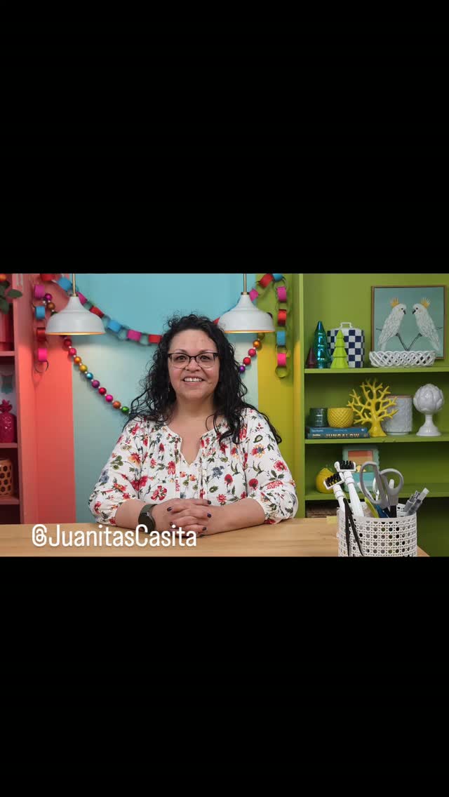 Today at the @teamspellbinders Warehouse Tour - our day 1 at the OH WHAT FUN in person event in Phoenix AZ 🌵. The staff at Spellbinders & Hero Arts are the BEST - sooo nice & gracious- we all felt super welcomed in their offices & warehouse. The tours of the various depts were awesome and the make & take was fun! Thank you,  Spellbinders!!

#juanitascasita #spellbinders #ohwhatfun #crafting #fyp